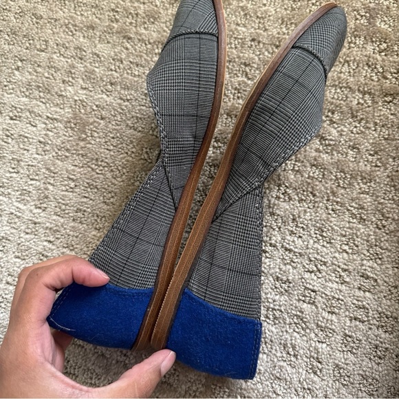 Toms Gray and Blue Casual Flats with Rounded Toe - Picture 2 of 9